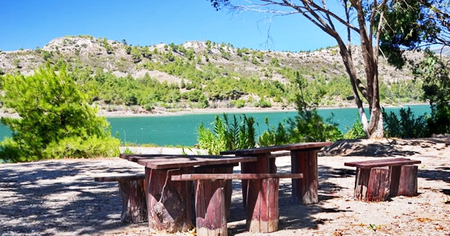 &Alpha;&pi;&omicron;&lambda;&alpha;&kappa;&kappa;&iota;ά